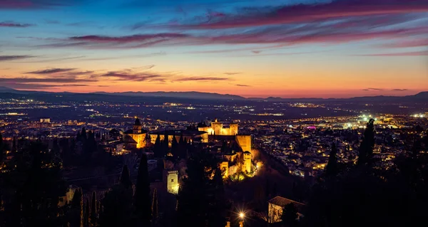 La Alhambra al atardecer desde el mirador Silla del Moro.