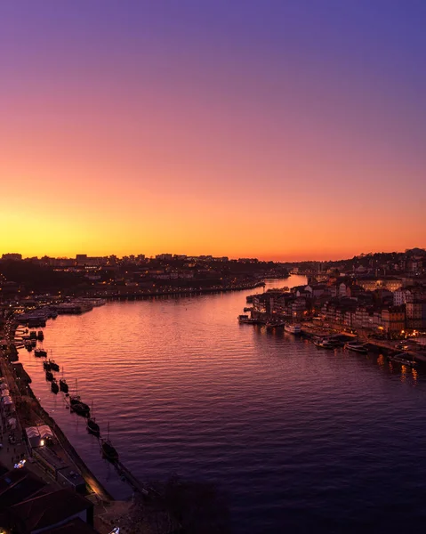 Porto 'da gün batımında Ro Duero.
