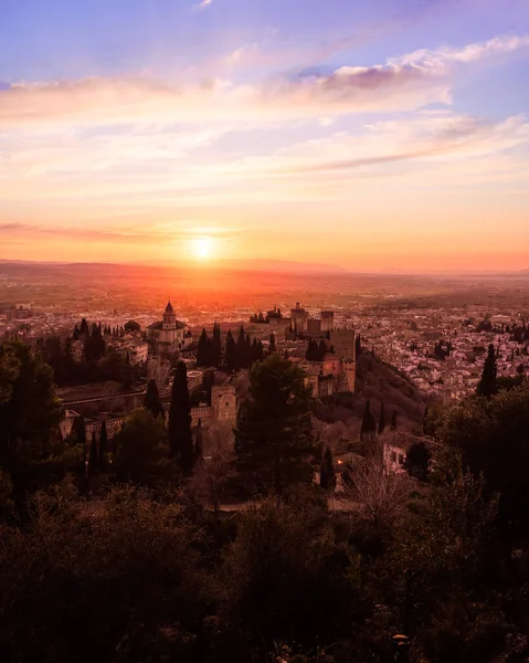 Alhambra, güneş, gökyüzü, ağaçlar, doğa, alhambra 'dan sonra gün batımı.