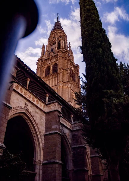 Toledo Katedrali 'nin çan kulesi parmaklıklar ardında, Toledo İspanya.