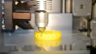 3D yazıcı dökerek sıcak plastik nozzle dan yazdırmak modeli