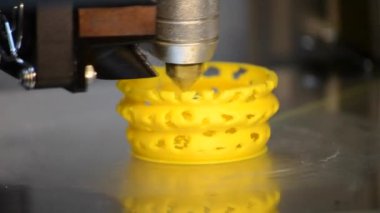 3D yazıcı dökerek sıcak plastik nozzle dan yazdırmak modeli