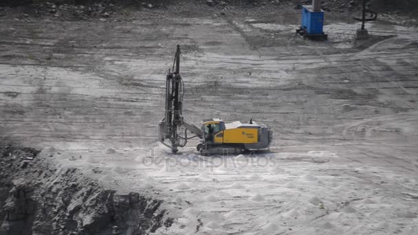 Mining work in the granite quarry, granite drilling — Stock Video