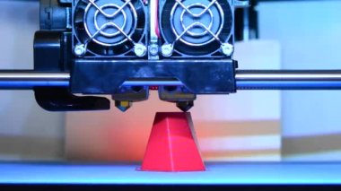 Modern 3d printerlere harcama maddeler yakın çekim yazdırma