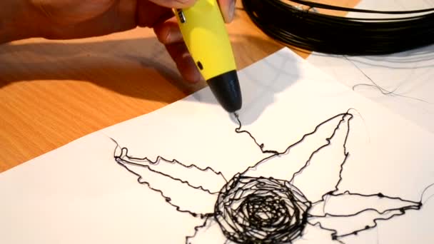 3d pen draws a flower black outline close-up — Stock Video