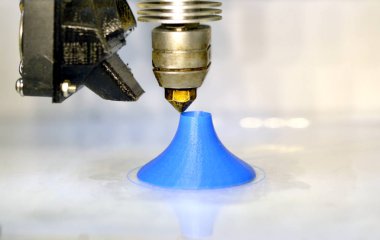 Modern 3D yazıcı yazdırma şekli mavi renkler yakın plan