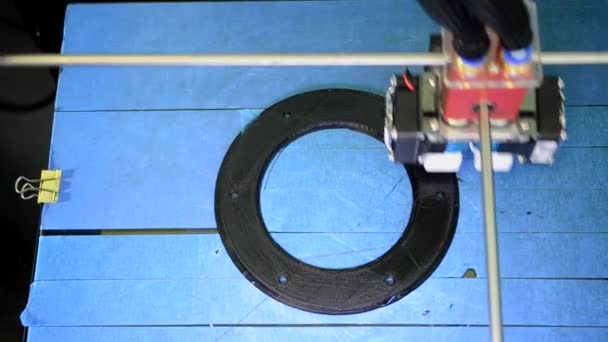 3D-Drucker in Betrieb Druck in Nahaufnahme. Moderne Zuschlagstechnologie. — Stockvideo