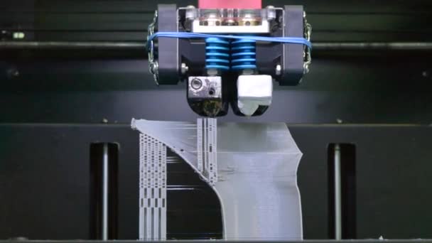 Impresora 3D en operación de impresión de primer plano. Tecnología moderna de adición . — Vídeos de Stock