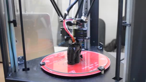 3D printer working and creating an object from the hot molten plastic — Stock Video