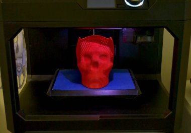 3d bir yazıcıda yazdırılan kafatası