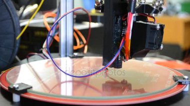 3D printerlere harcama maddeler yüzeye ayarlamanın yanı sıra