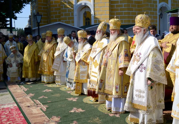 Патриарх Кирилл и другие епископы на литургии в Киеве — стоковое фото