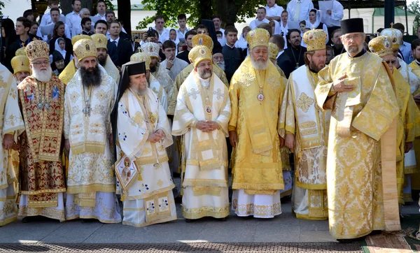Patriarch Kirill en de andere bisschoppen op de liturgie in Kiev — Stockfoto