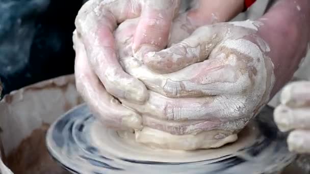 Workshop Molding of clay on a potters wheel — Stock Video