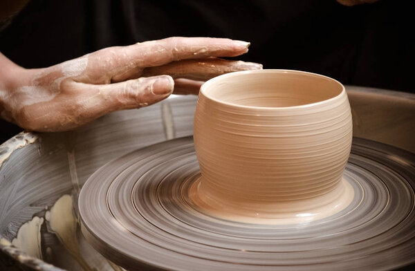 Master class on modeling of clay on a potters wheel