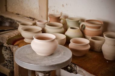 potter's tekerlek üzerinde toprak kap