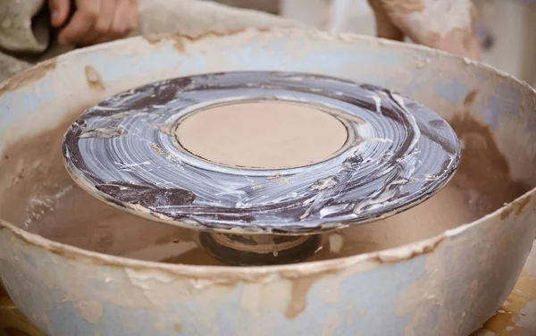 Nerede ürün potter kalıpları boş bir daire. Yaratıcı stüdyo potter.