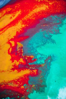 mürekkep renkleri beyaz bir arka plan üzerinde renkli yayılır