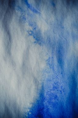 Mavi mürekkep lekesi beyaz kağıda makro