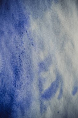 Mavi mürekkep lekesi beyaz kağıda makro