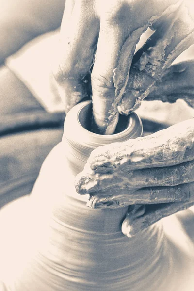 Criar um vaso de argila — Fotografia de Stock