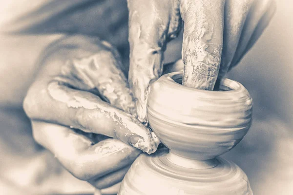 Создать глиняный сосуд — стоковое фото