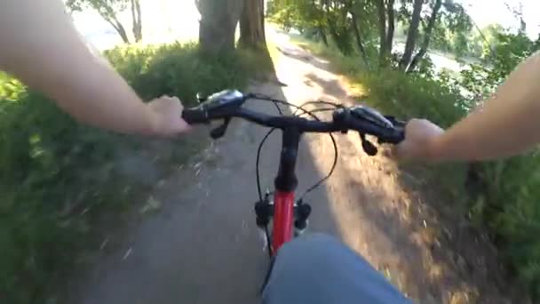 Extremes Fahren auf dem Fahrrad — Stockvideo