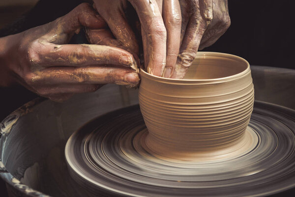 Master class on modeling of clay on a potters wheel