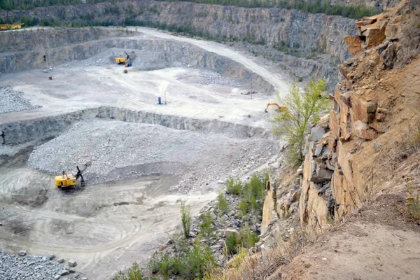 The walls of the granite quarry — Stock Photo, Image