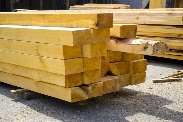 Bıçkıhane. Bir kereste atölyesindeki kereste tahtaları için depo.