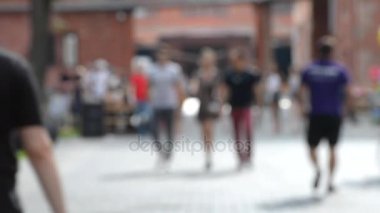 İnsanlar yürürken, insanlar sokakta yürüyorum. Arka plan bulanıklık.
