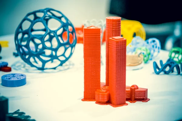 3d yazıcı tarafından yazılan soyut nesne yakın plan.