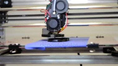 Timelapse vurdu. 3D basımevinde nesneleri kafatası siyah renk.