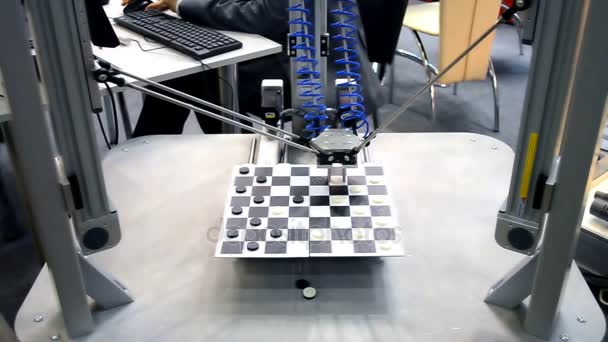 Robot jogar damas — Vídeo de Stock