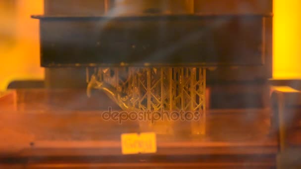 Estereolitografia impressora DPL 3d criar pequenos detalhes e gotejamentos líquidos — Vídeo de Stock