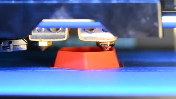 Современная 3D-печать крупным планом — стоковое видео