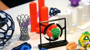 Nesneler 3D yazıcı tarafından yazdırıldı.