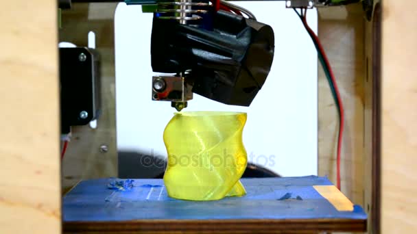 Objetos impresos por impresora 3D. Modelado de deposición fundida, FDM . — Vídeo de stock