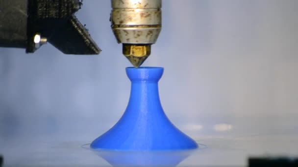 3D-printer afdrukken geïsoleerde object — Stockvideo
