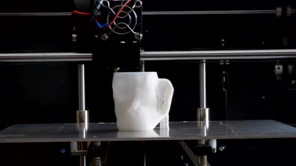 3D nyomtató a munka, és a nyomtatást az űrlap olvadt műanyag közelről. — Stock videók