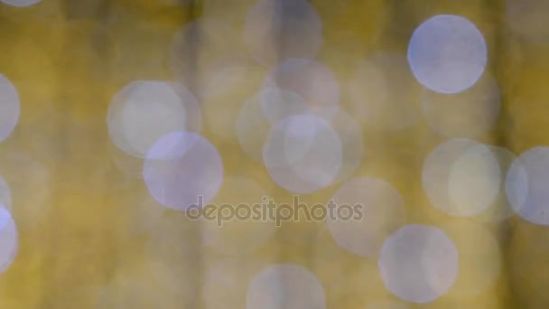 Background yellow bokeh with blue flicker outdoors — Stock Video