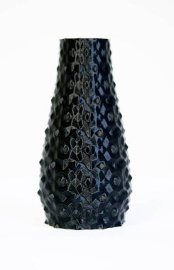 Beyaz arkaplanda izole edilmiş 3d yazıcı tarafından basılan nesneler