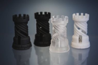 Dört Nesne fotopolymer bir 3D yazıcıya yazdırıldı.