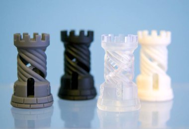 Dört Nesne fotopolymer bir 3D yazıcıya yazdırıldı.