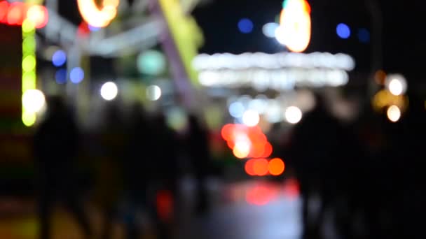 Noite pessoas parque de diversões rua fundo borrão — Vídeo de Stock