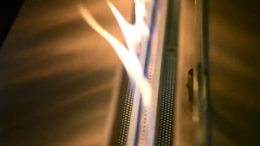Modern bio fireplot etanol gaz yakın çekim üzerinde