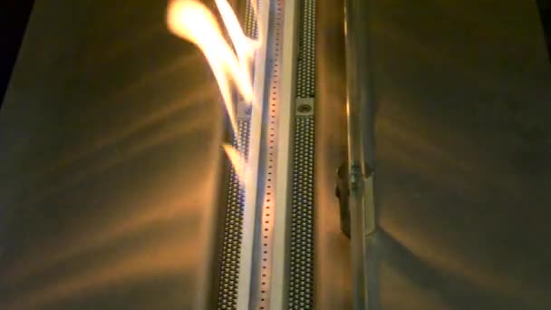 Modern bio fireplot etanol gaz yakın çekim üzerinde — Stok video