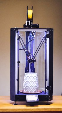 3d yazıcı ve nesne üzerine yazdırıldı