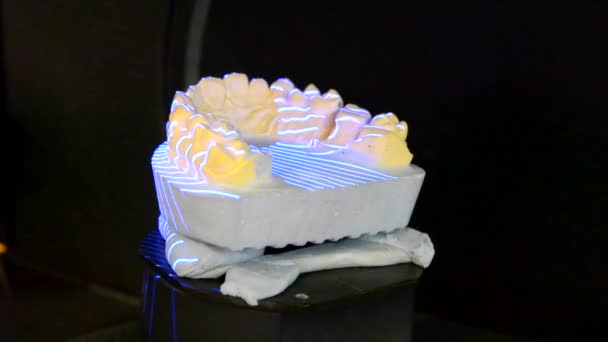 Escaneo 3D de un modelo de dientes humanos de cerca — Vídeo de stock