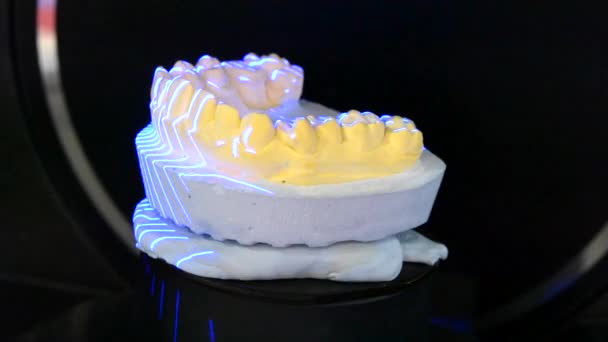 3D Scanning a model of human teeth close-up — Stock Video